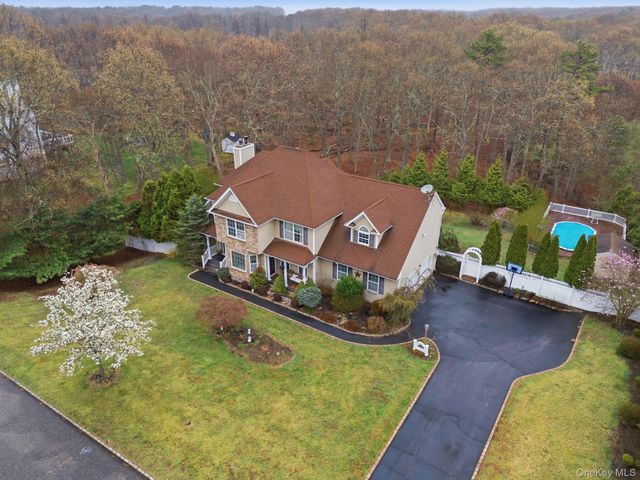 17 Holmes Avenue, Eastport, NY 11941