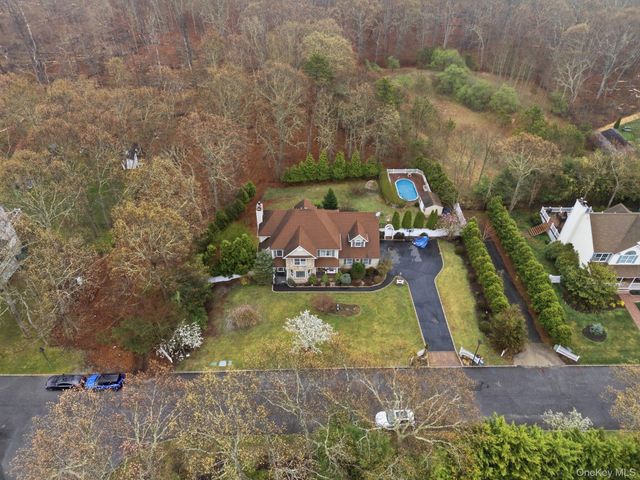 17 Holmes Avenue, Eastport, NY 11941