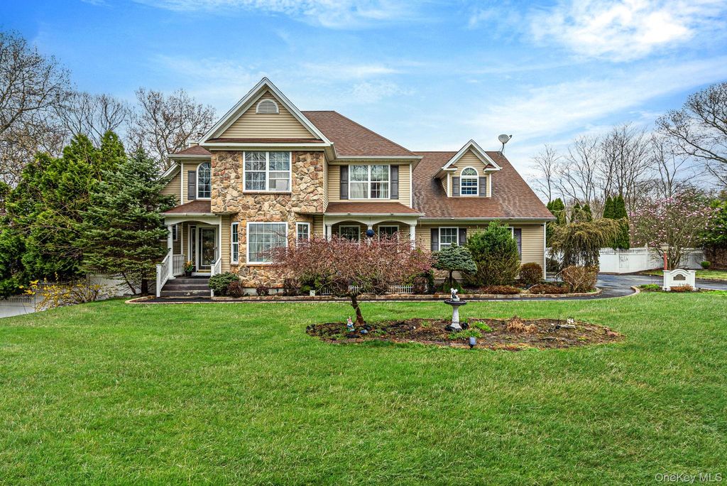 17 Holmes Avenue, Eastport, NY 11941