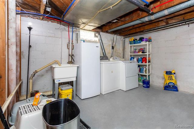 6129 Southward Avenue, Waterford, MI 48329