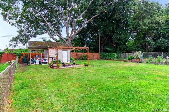 6129 Southward Avenue, Waterford, MI 48329
