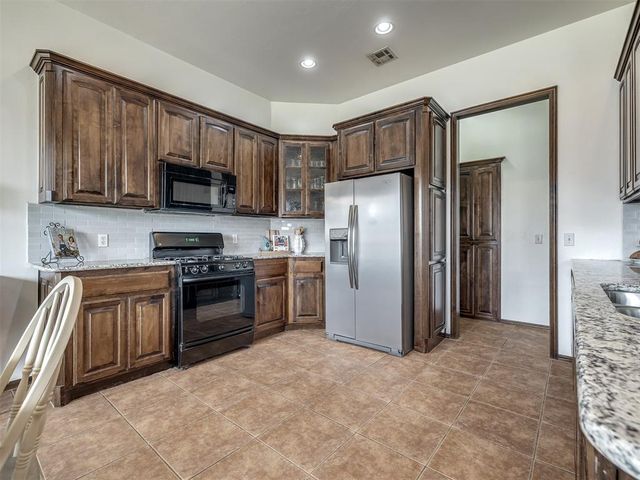 705 N White Tail Way, Mustang, OK 73064