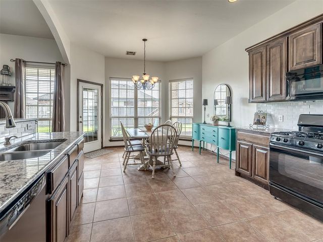 705 N White Tail Way, Mustang, OK 73064