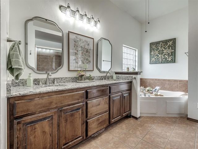 705 N White Tail Way, Mustang, OK 73064