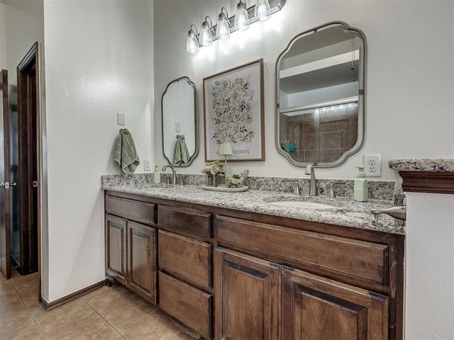 705 N White Tail Way, Mustang, OK 73064
