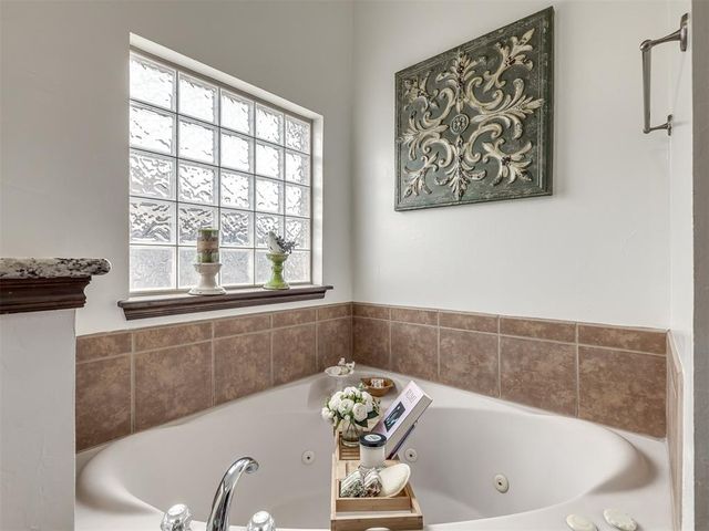 705 N White Tail Way, Mustang, OK 73064