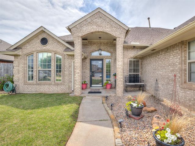 705 N White Tail Way, Mustang, OK 73064