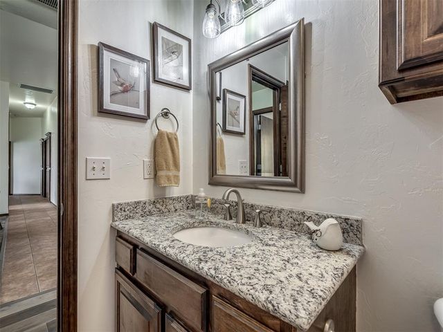 705 N White Tail Way, Mustang, OK 73064