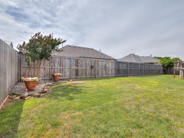 705 N White Tail Way, Mustang, OK 73064
