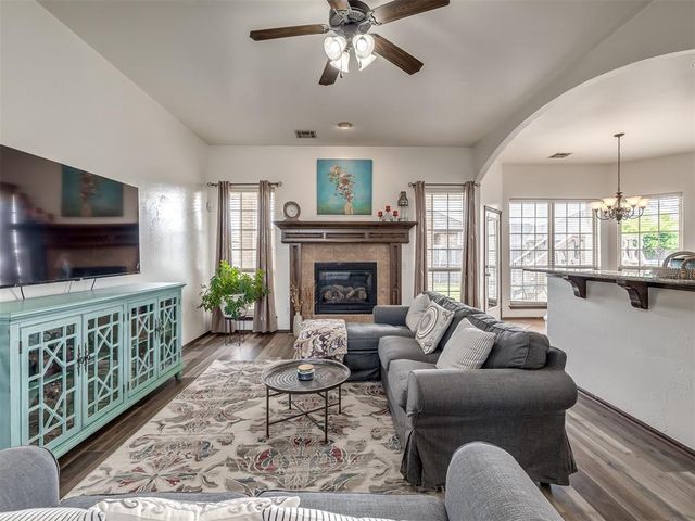 705 N White Tail Way, Mustang, OK 73064