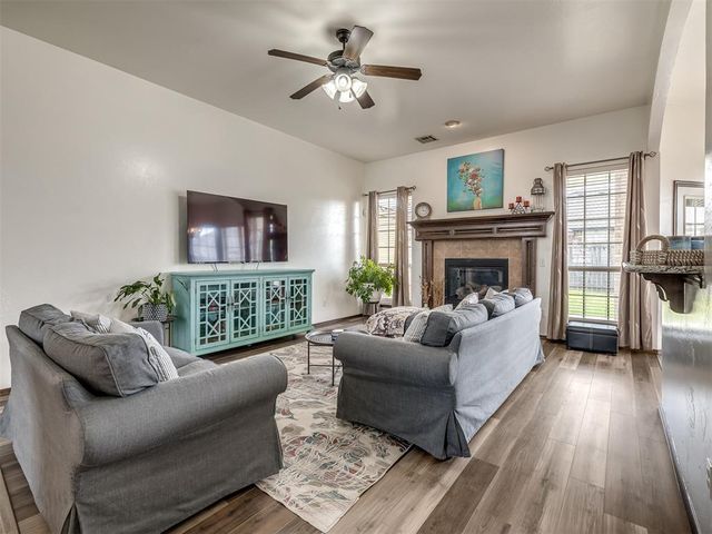 705 N White Tail Way, Mustang, OK 73064