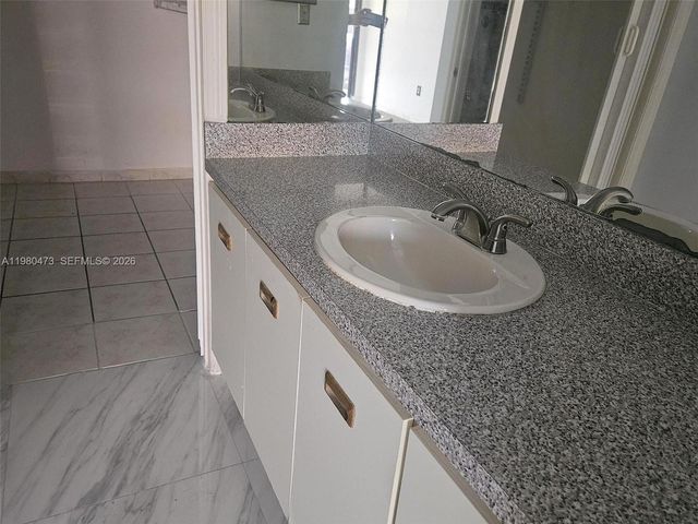 6425 W 27th Ct 104-6, Hialeah, FL 33016