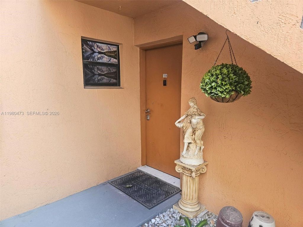 6425 W 27th Ct 104-6, Hialeah, FL 33016
