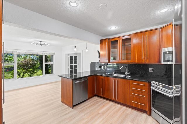 4508 King Palm Dr, Tamarac, FL 33319