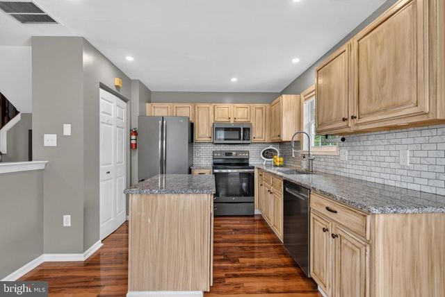 165 VERSAILLES CT, Newark, DE 19702
