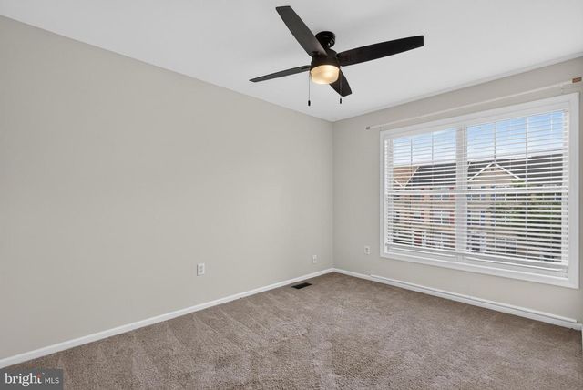165 VERSAILLES CT, Newark, DE 19702
