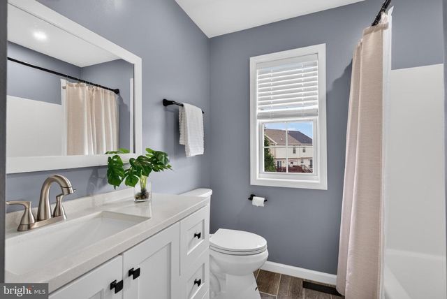 165 VERSAILLES CT, Newark, DE 19702