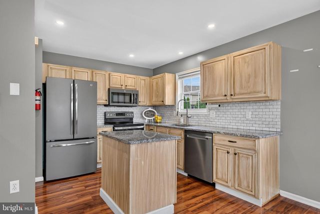 165 VERSAILLES CT, Newark, DE 19702