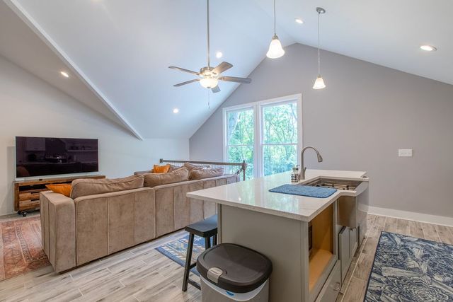 1021 College Ave, Nashville, TN 37209
