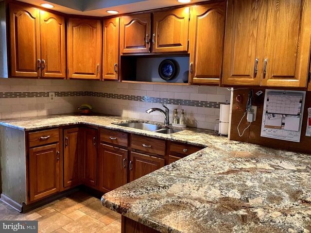 1517 DERBYSHIRE RD, Yardley, PA 19067