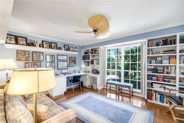 712 Pine Creek LN, Naples, FL 34108