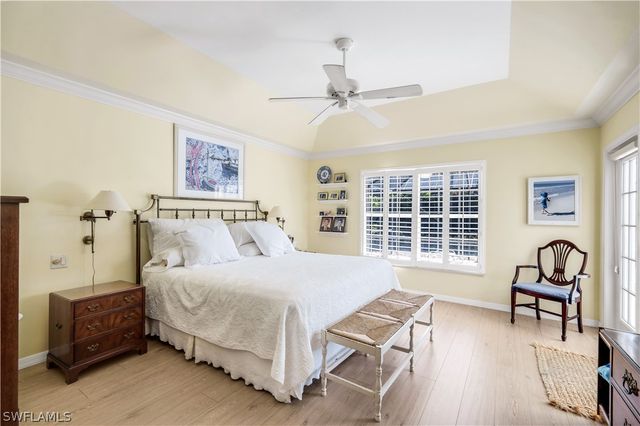 712 Pine Creek LN, Naples, FL 34108