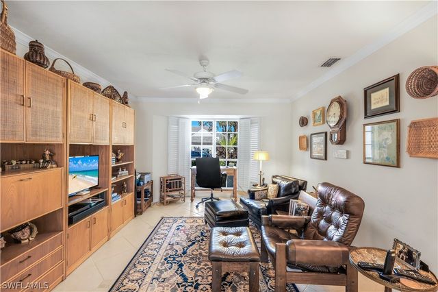 712 Pine Creek LN, Naples, FL 34108