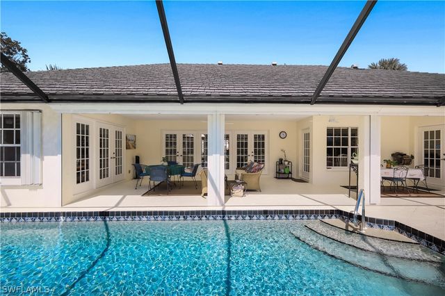 712 Pine Creek LN, Naples, FL 34108