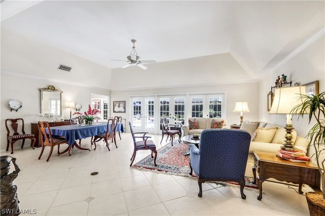 712 Pine Creek LN, Naples, FL 34108