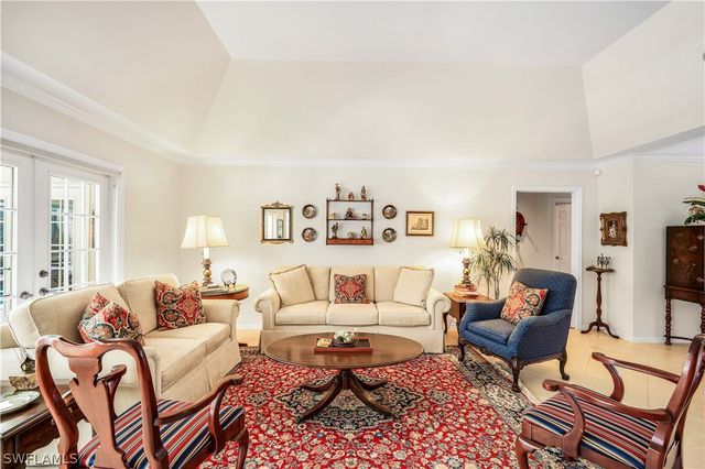 712 Pine Creek LN, Naples, FL 34108