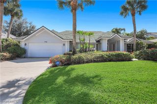 712 Pine Creek LN, Naples, FL 34108