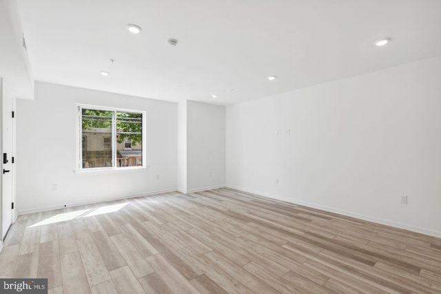 890 N 42ND ST, Philadelphia, PA 19104