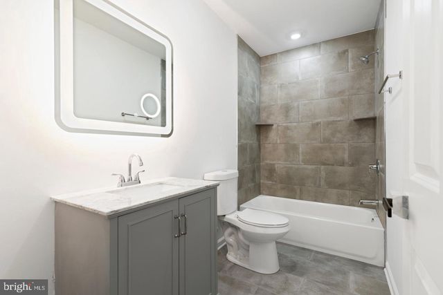 890 N 42ND ST, Philadelphia, PA 19104