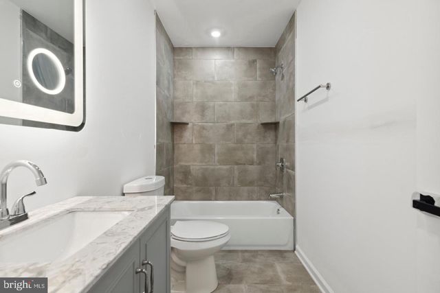 890 N 42ND ST, Philadelphia, PA 19104