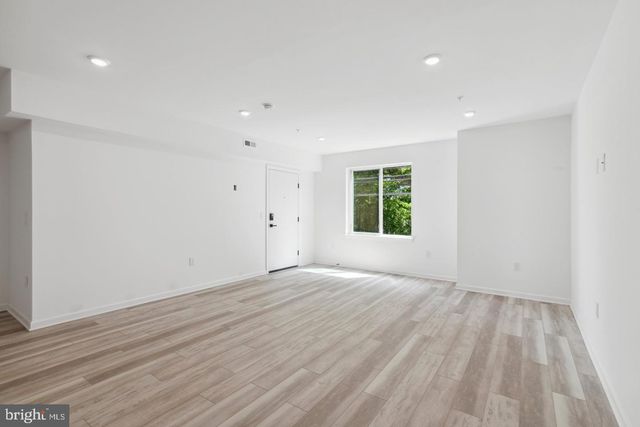 890 N 42ND ST, Philadelphia, PA 19104