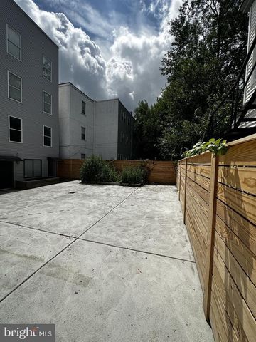 890 N 42ND ST, Philadelphia, PA 19104