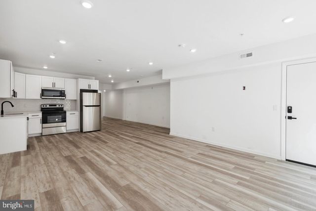 890 N 42ND ST, Philadelphia, PA 19104
