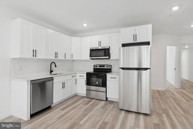 890 N 42ND ST, Philadelphia, PA 19104