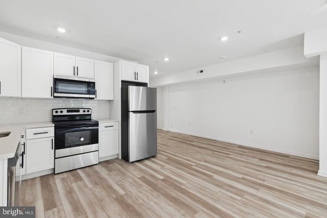 890 N 42ND ST, Philadelphia, PA 19104