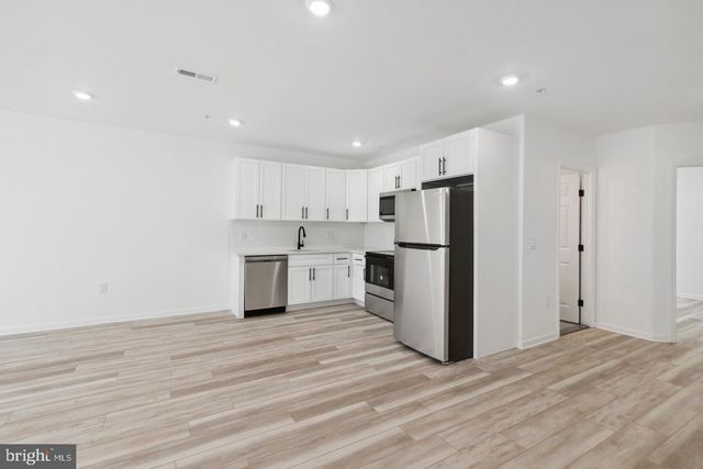 890 N 42ND ST, Philadelphia, PA 19104