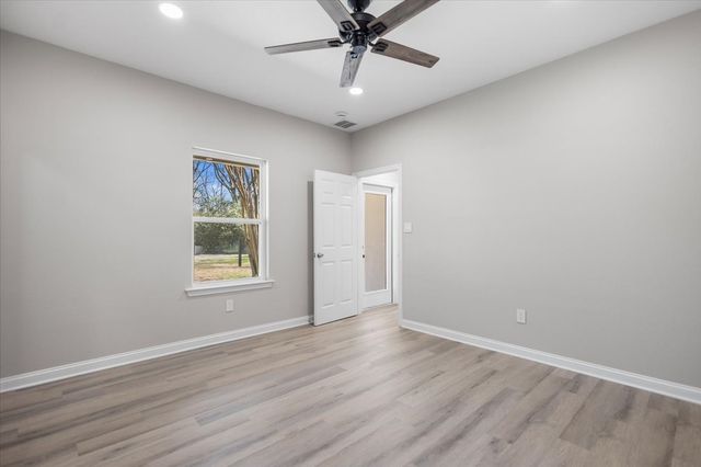 702 S Montgomery Street, Gilmer, TX 75644