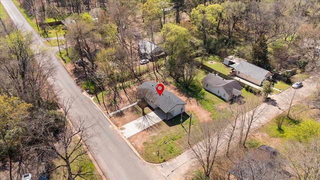 702 S Montgomery Street, Gilmer, TX 75644