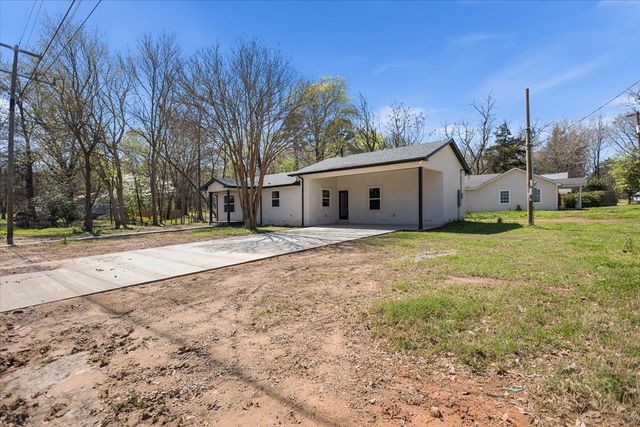 702 S Montgomery Street, Gilmer, TX 75644