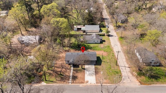 702 S Montgomery Street, Gilmer, TX 75644