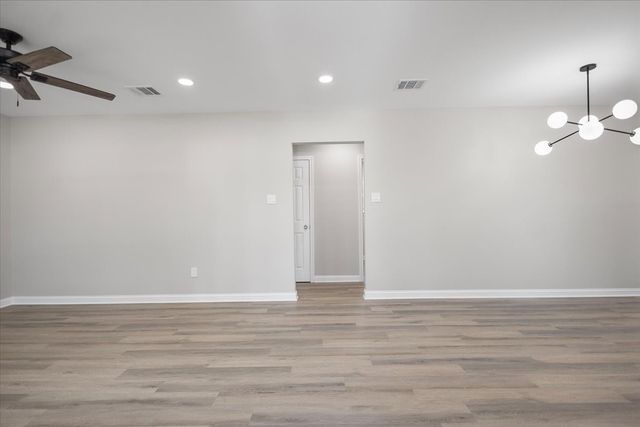 702 S Montgomery Street, Gilmer, TX 75644