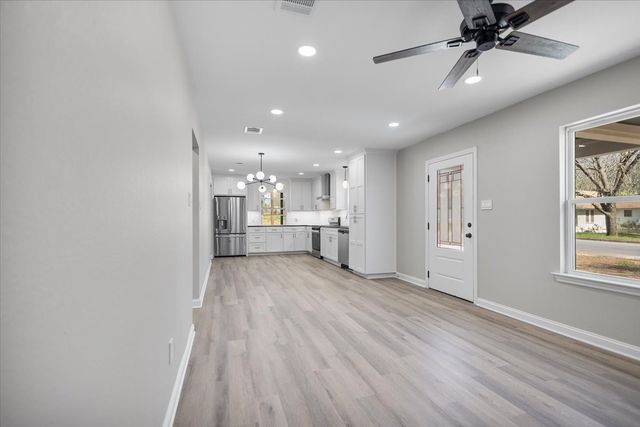 702 S Montgomery Street, Gilmer, TX 75644
