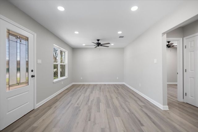 702 S Montgomery Street, Gilmer, TX 75644