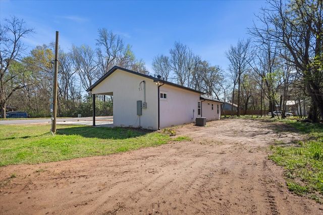 702 S Montgomery Street, Gilmer, TX 75644