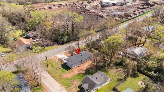 702 S Montgomery Street, Gilmer, TX 75644