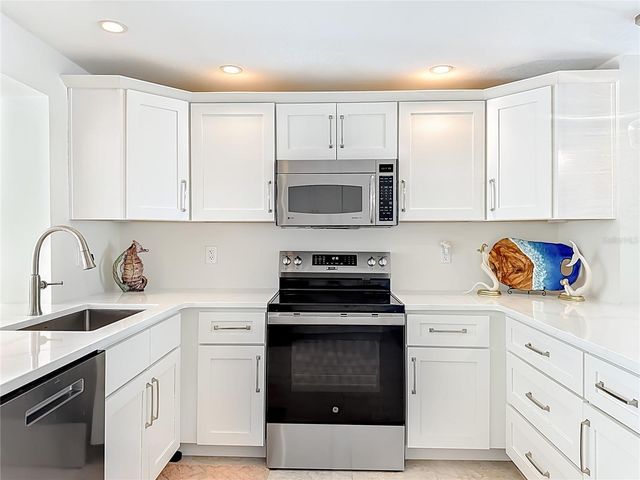 307 68TH, Holmes Beach, FL 34217